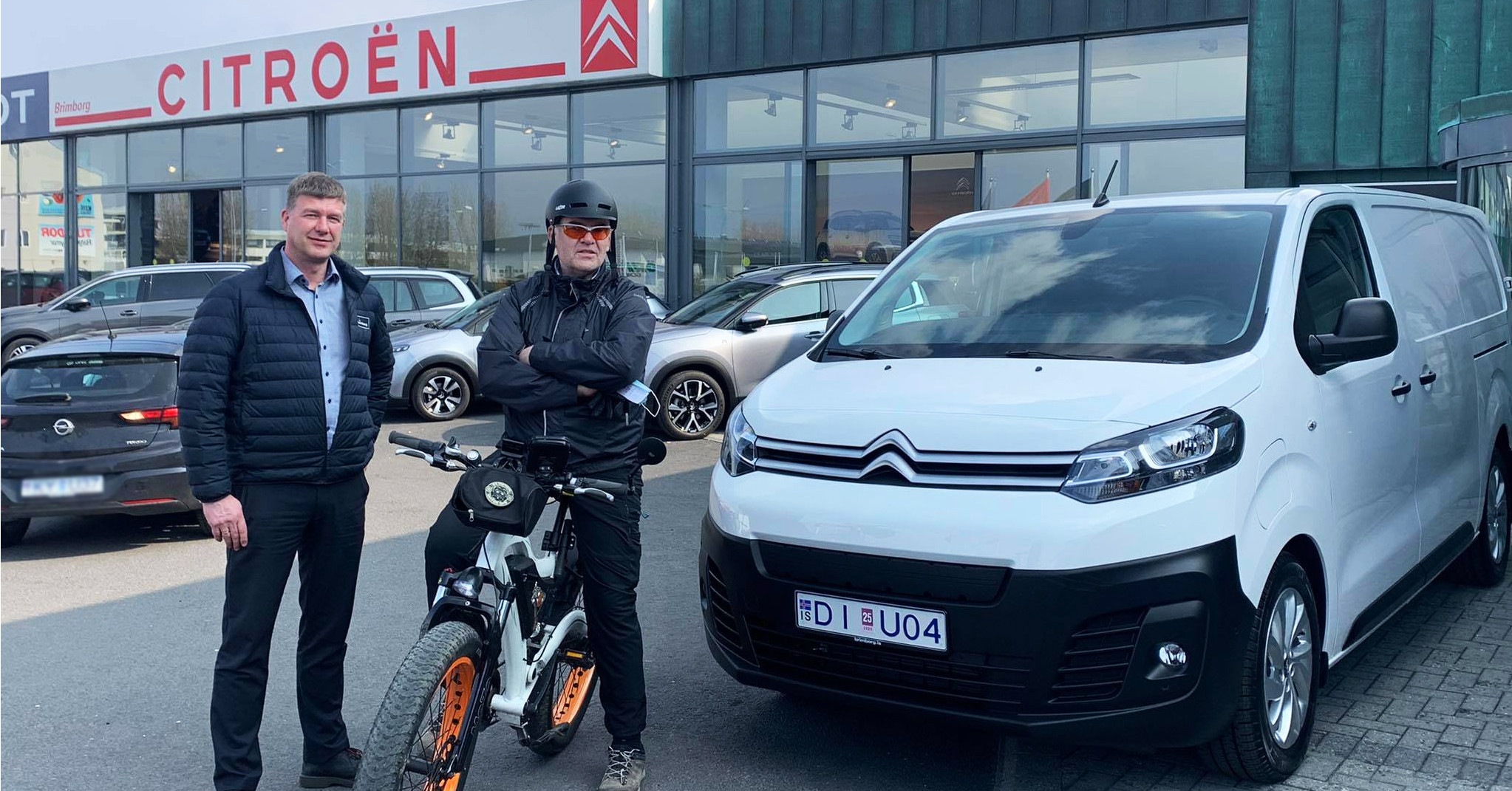 Ingimundur fékk fyrsta Citroën rafmagnssendibílinn afhentan hjá Brimborg