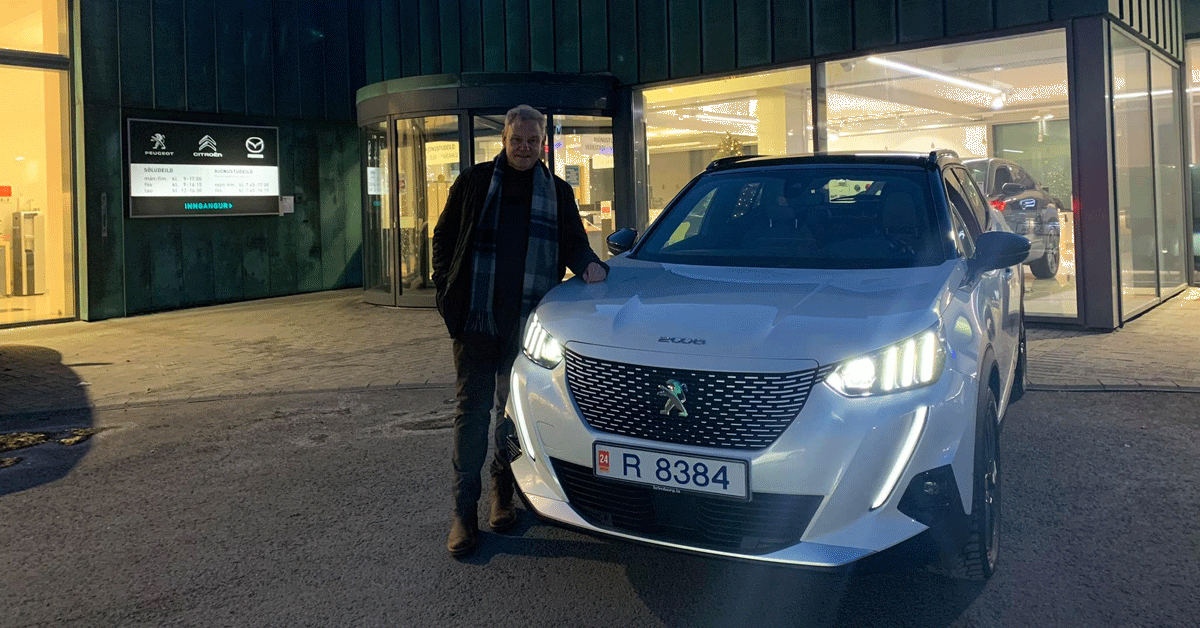 Peugeot e-2008 með sögulegt einkanúmer