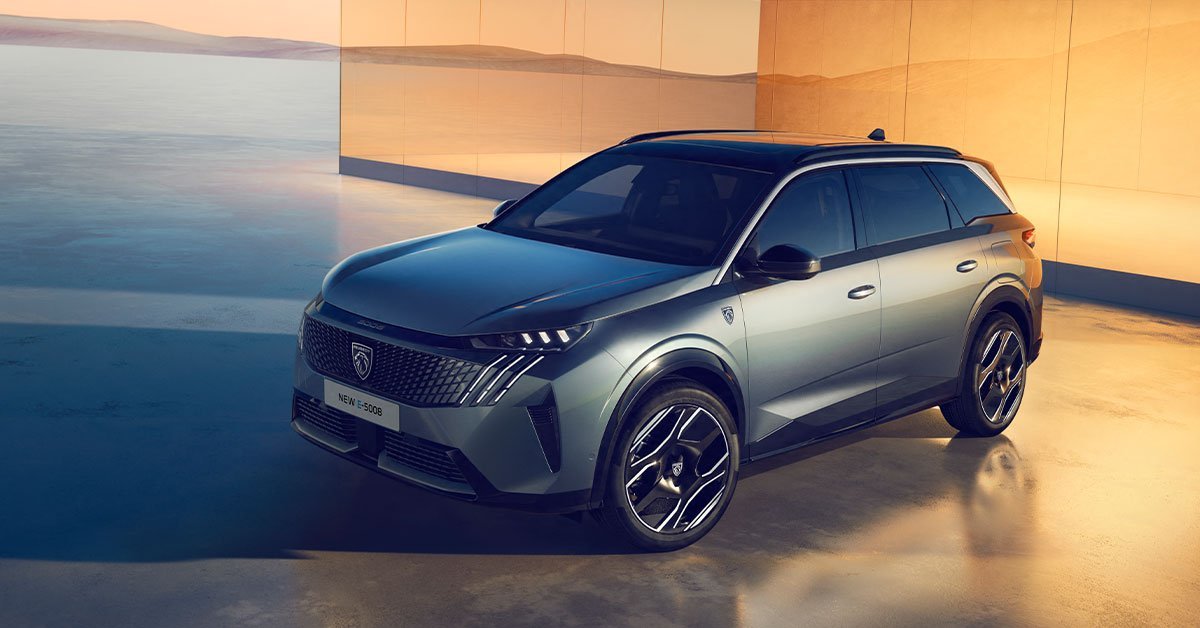 Peugeot E-5008 rúmgóður, sjö sæta rafbíll í hæsta gæðaflokki frumsýndur í Brimborg. Komdu á frumsýningardaga!